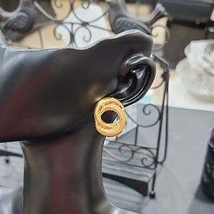 VINTAGE AVON SCULPTED SWIRL EARRINGS